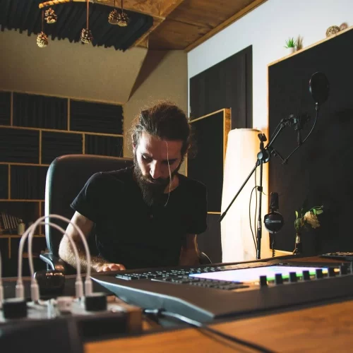 Ανδρέας Σερμπής Ηχολήπτης Μουσικός Παραγωγός