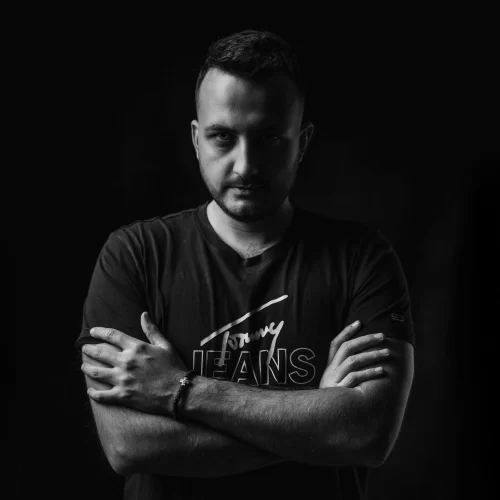 Μελέτης ως καθηγητής μουσικής παραγωγής στο "μουσικό σχολείο" των Grey Studios